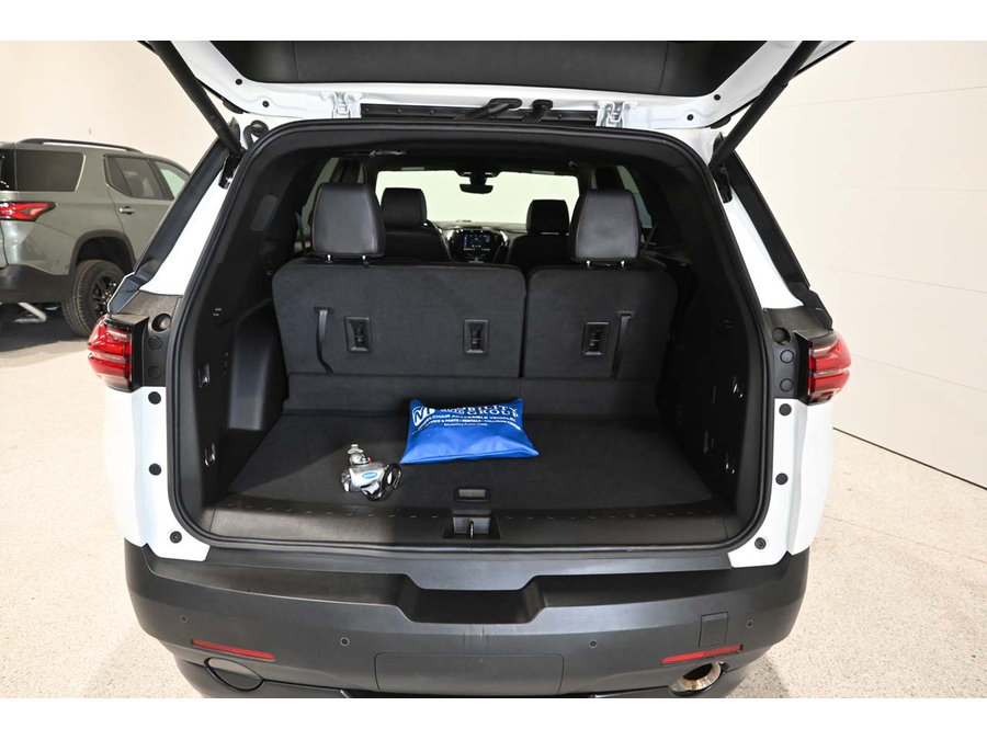 Used 2023 Chevrolet Traverse RS FWD image 25