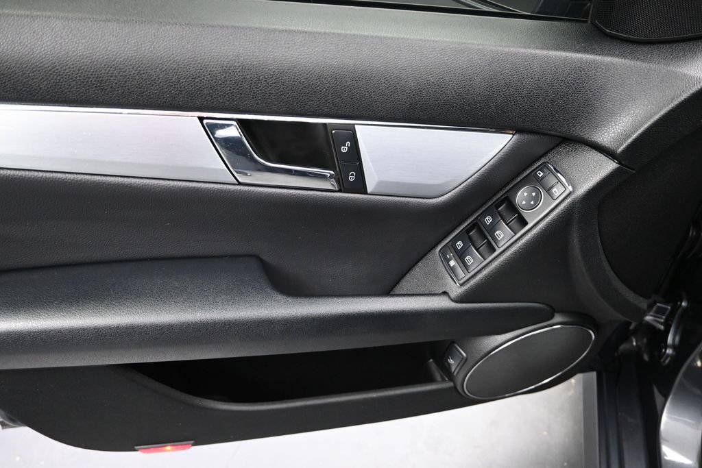 Used 2010 Mercedes-Benz C 300 4MATIC Sedan image 10