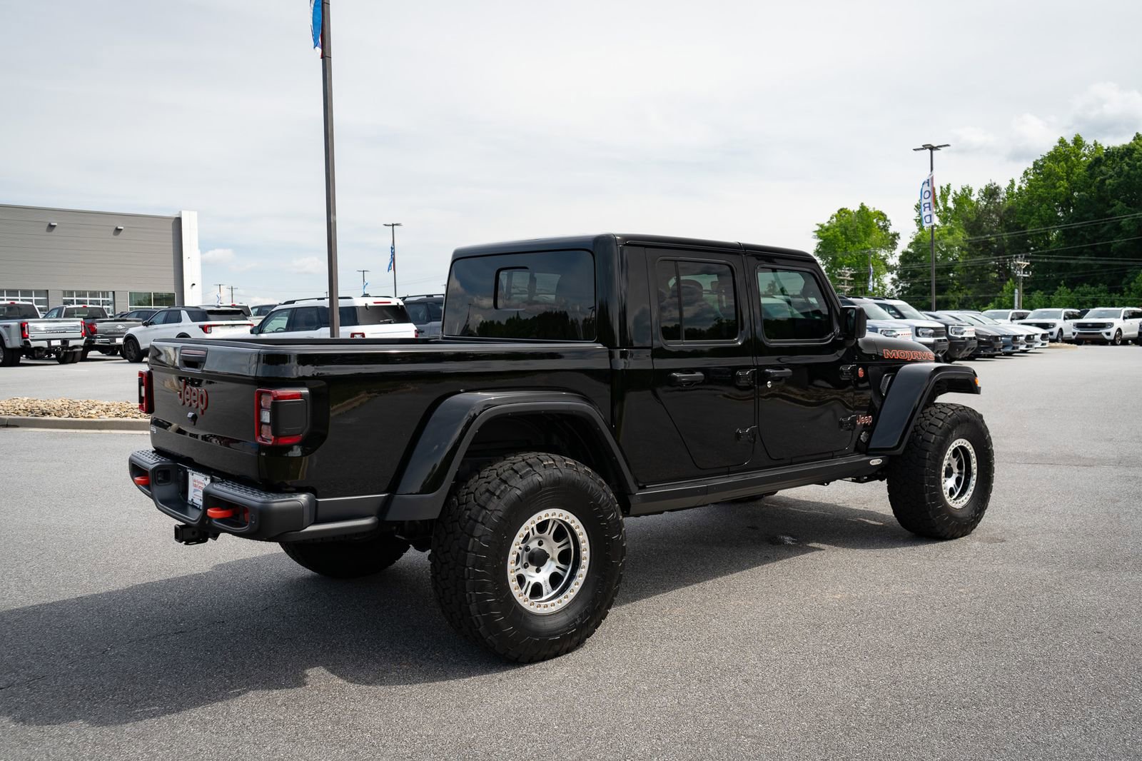Used 2024 Jeep Gladiator Mojave AWD/4WD image 13