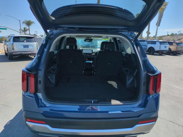 Certified 2025 Kia Sorento EX w/ Panoramic Sunroof Package AWD/4WD image 32
