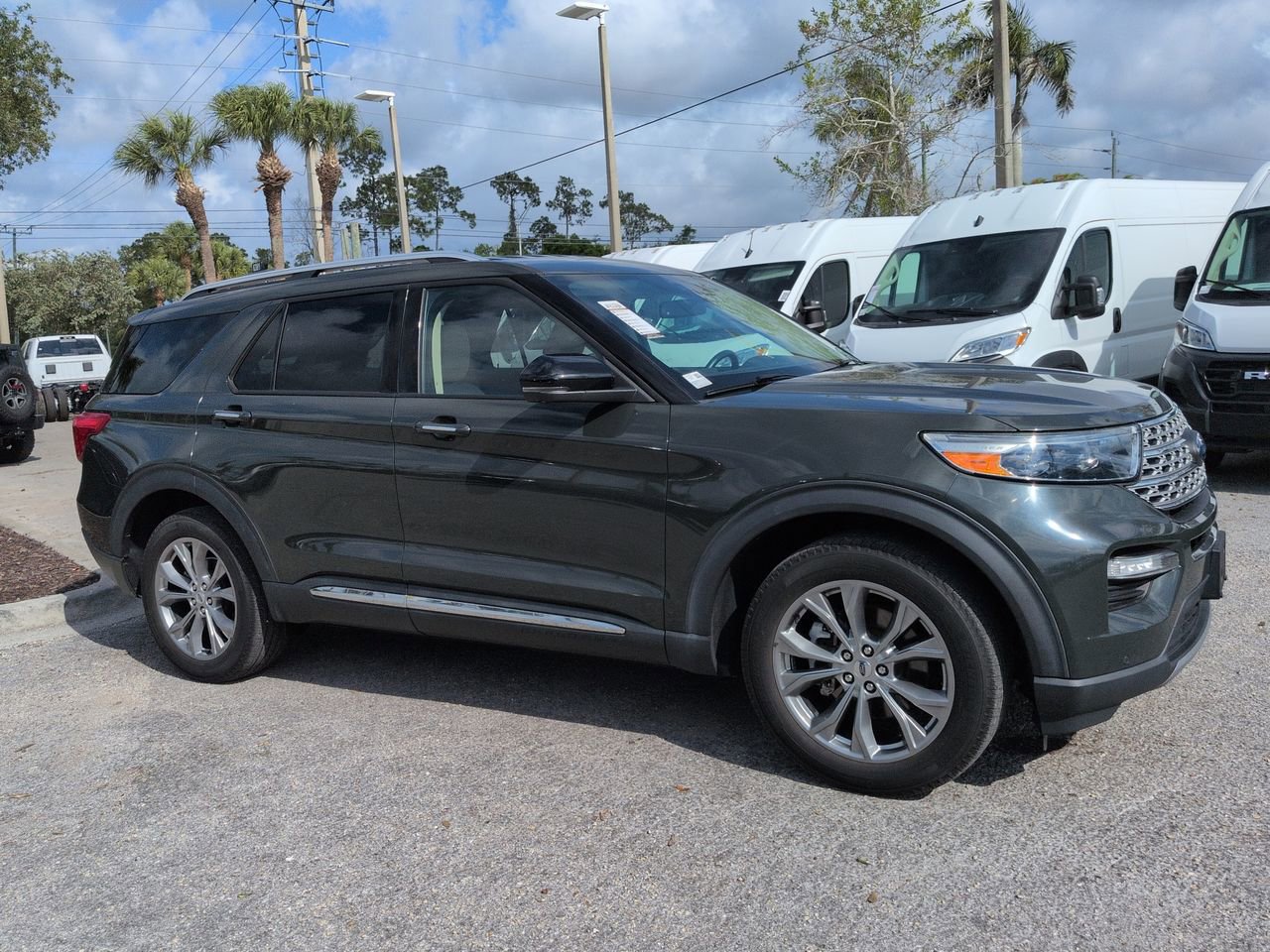 Used 2022 Ford Explorer Limited w/ Equipment Group 301A AWD/4WD image 2