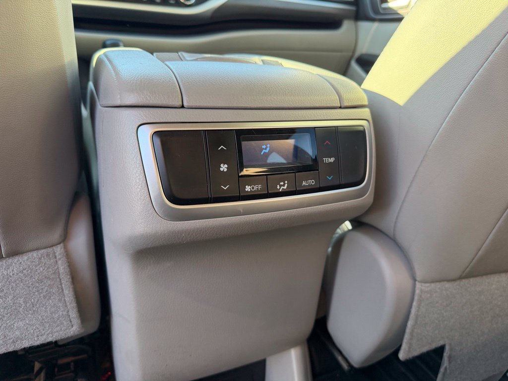 Used 2019 Toyota Highlander Limited AWD/4WD image 20