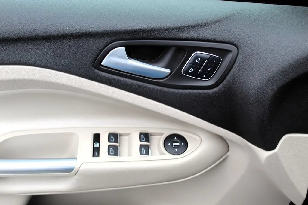 Used 2014 Ford Escape Titanium FWD image 10