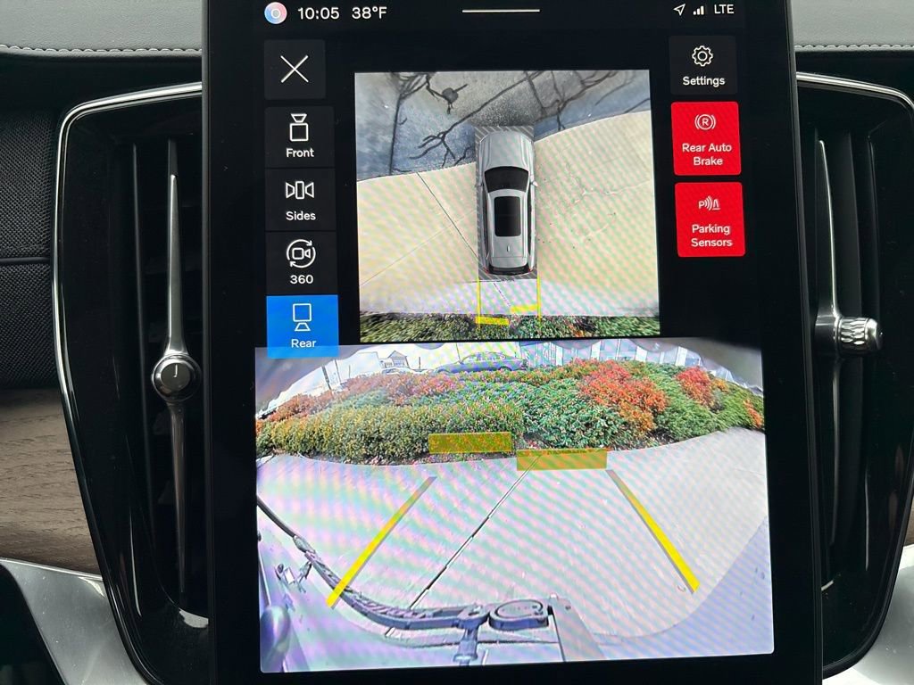 Certified 2025 Volvo XC90 B6 Plus image 28