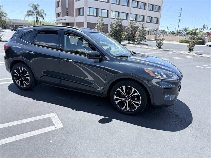 Used 2022 Ford Escape SE w/ SE Sport Appearance Package FWD image 5