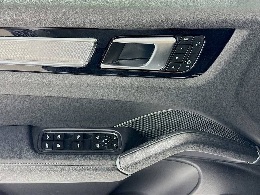 Certified 2023 Porsche Cayenne Platinum Edition AWD/4WD image 11