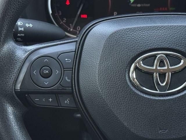 Used 2025 Toyota RAV4 XLE FWD image 14
