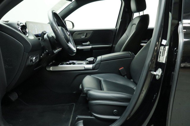 Used 2022 Mercedes-Benz GLB 250 w/ Premium Package image 7