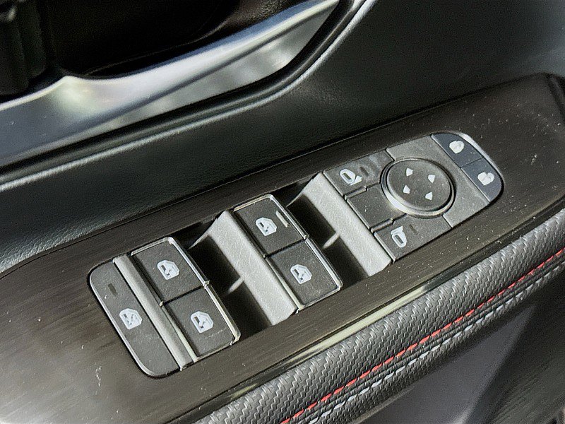 New 2026 Nissan Kicks SR w/ Cold Weather Package image 18