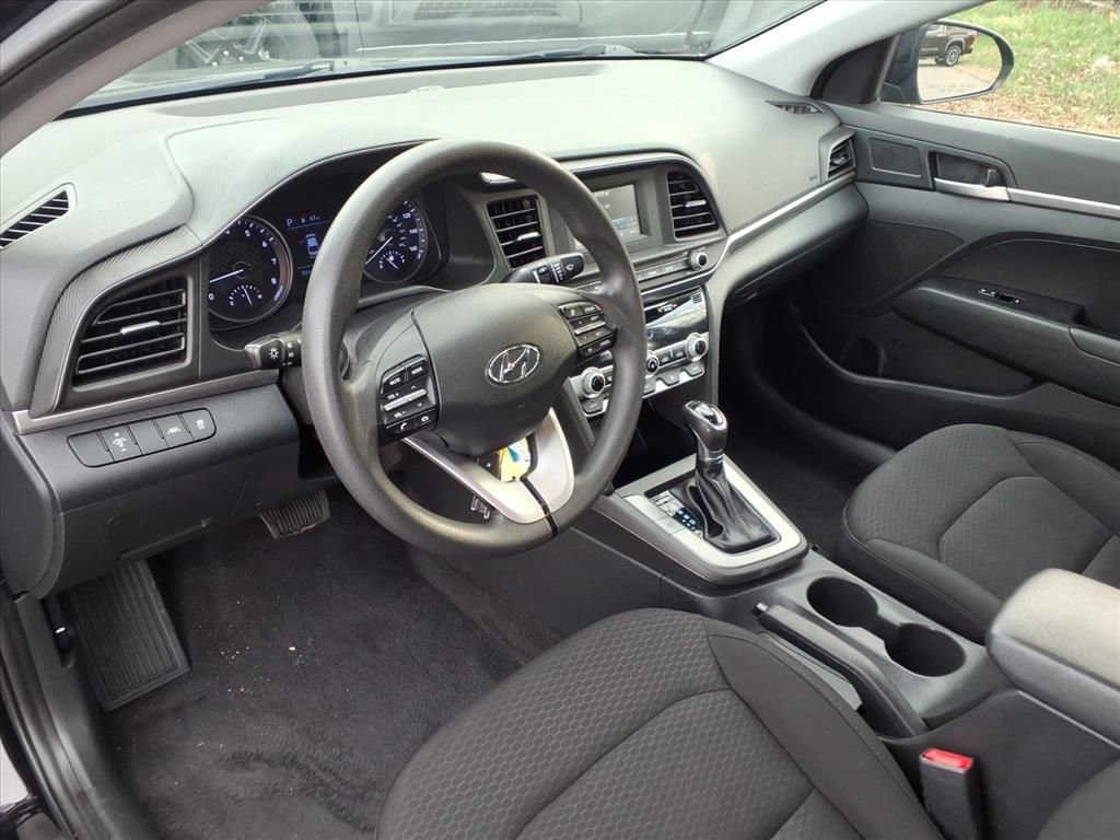 Used 2020 Hyundai Elantra SE w/ Cargo Package (C1) image 13