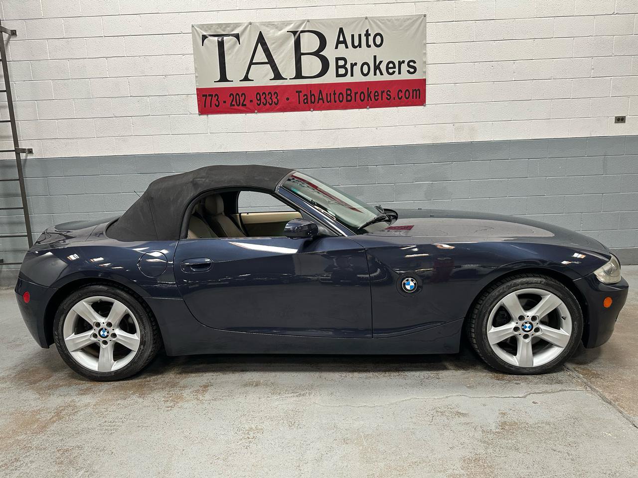 Used 2005 BMW Z4 3.0i image 9