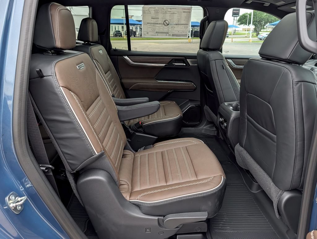 New 2026 GMC Acadia Denali Ultimate w/ LPO, Floor Liner Package AWD/4WD image 31