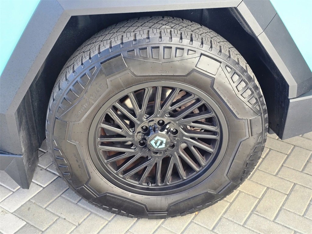 Used 2024 Tesla Cybertruck AWD Crew Cab image 6