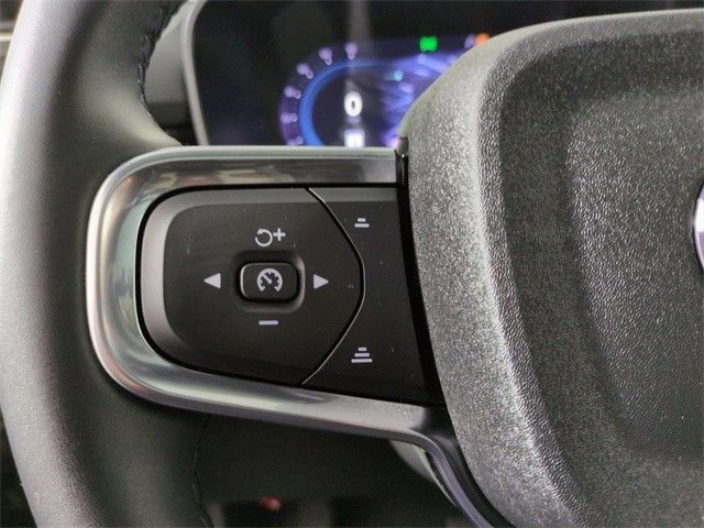 Used 2023 Volvo XC40 B5 Plus image 26