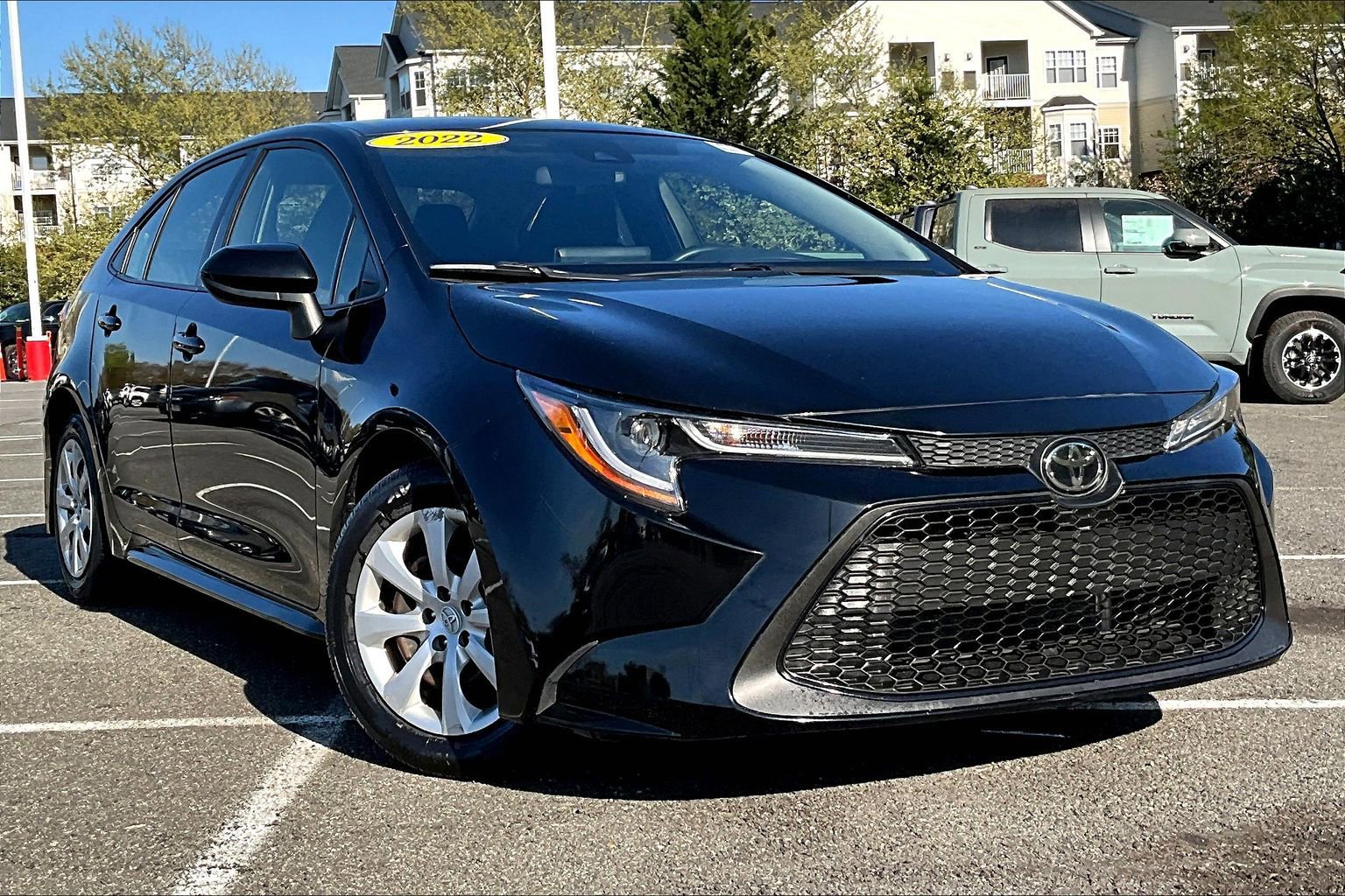 Used 2022 Toyota Corolla LE image 2