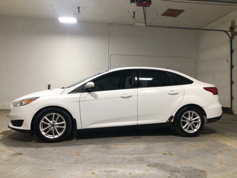 Used 2016 Ford Focus SE w/ SE Power Seat Package image 4