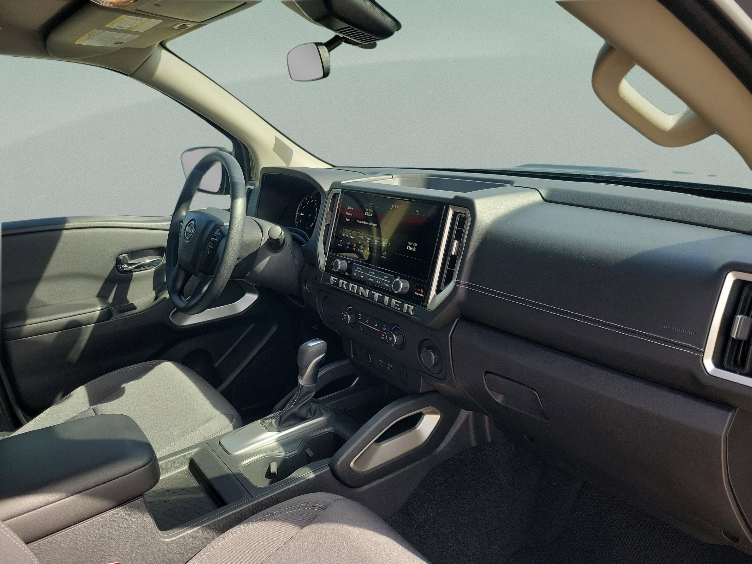 Used 2025 Nissan Frontier SV RWD image 27