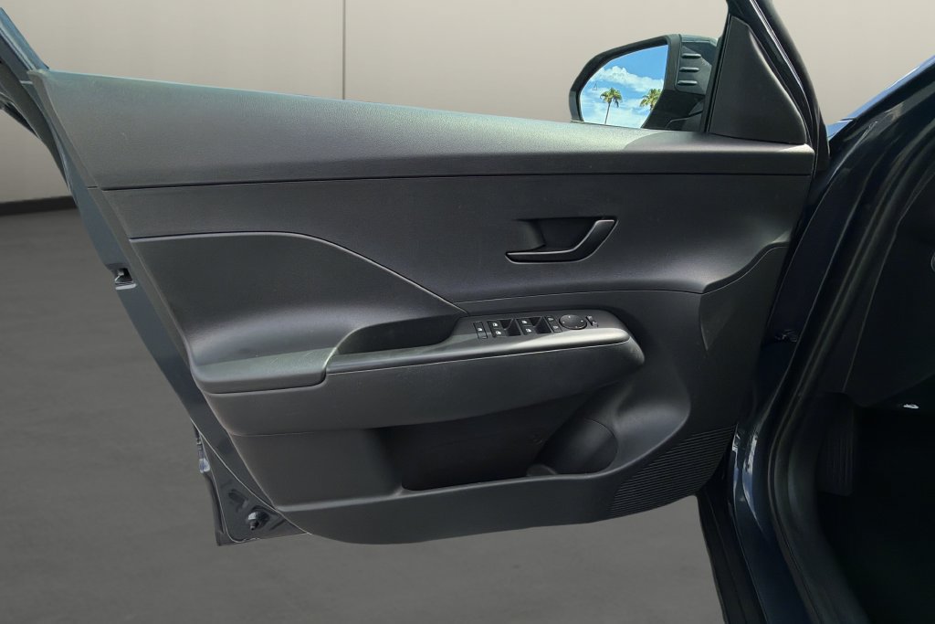Used 2025 Hyundai Kona SEL FWD image 14