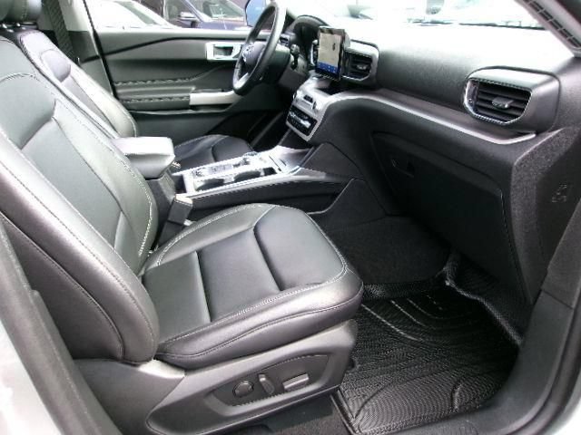 Certified 2024 Ford Explorer XLT w/ Equipment Group 202A AWD/4WD image 4