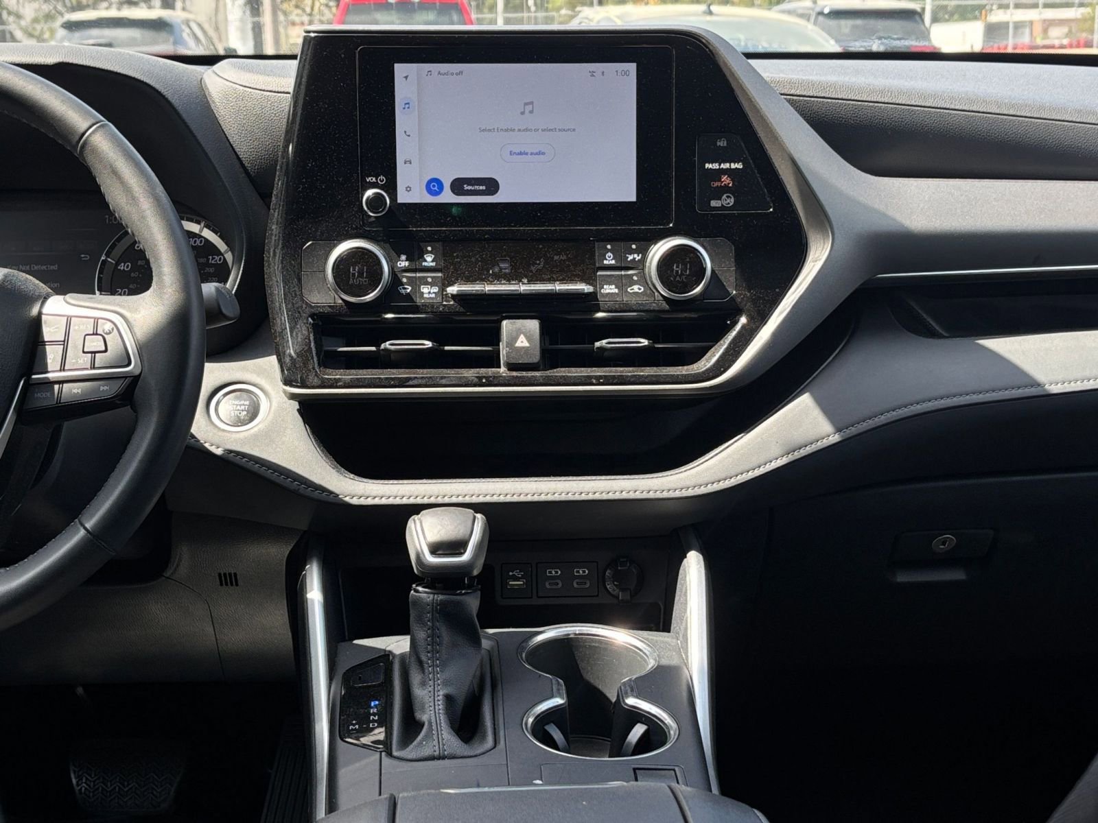 Used 2025 Toyota Highlander LE image 17