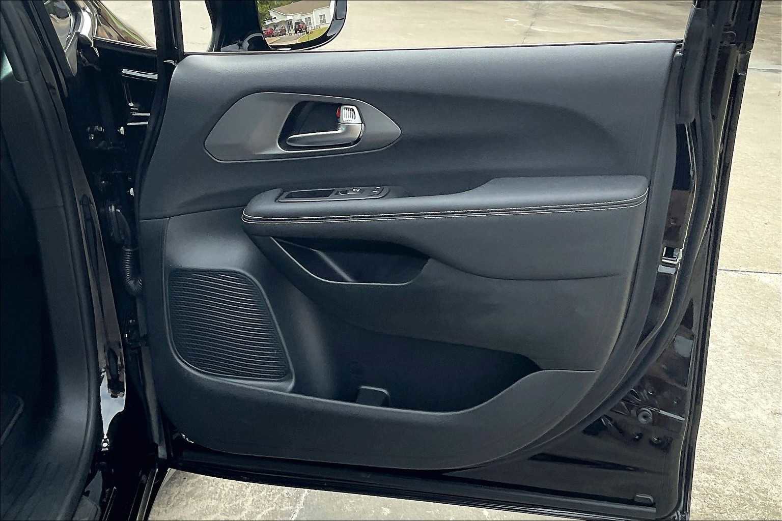 Certified 2025 Chrysler Voyager LX image 20