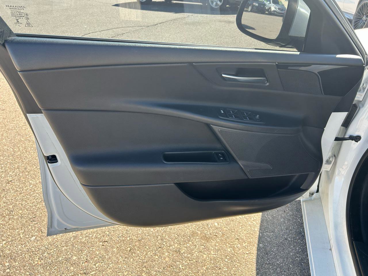 Used 2018 Jaguar XE image 14