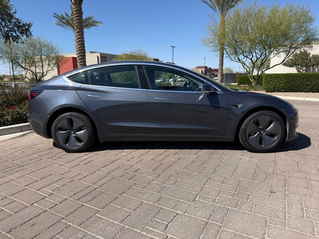 Used 2019 Tesla Model 3 Standard Range image 2
