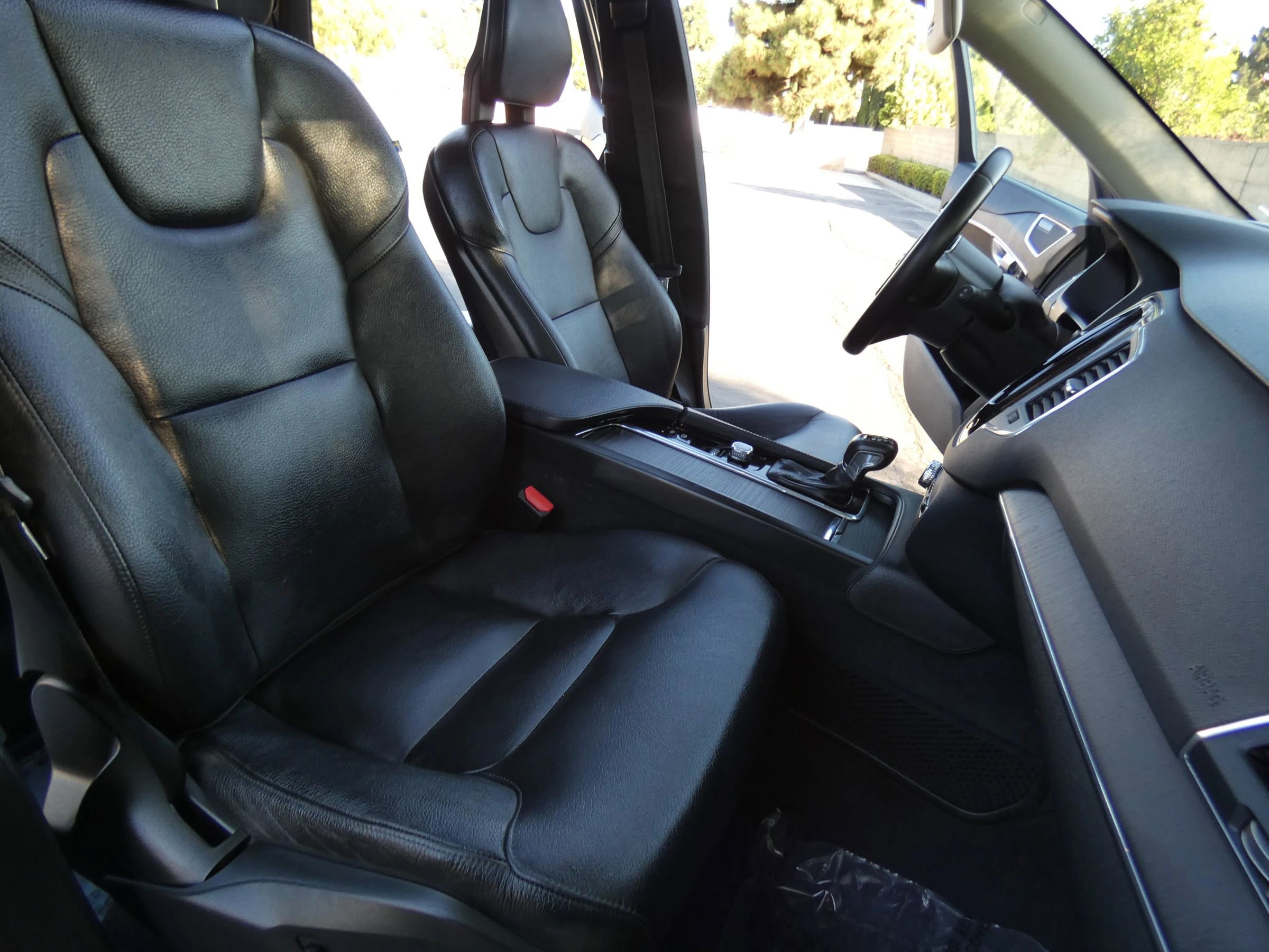 Used 2020 Volvo XC90 T6 Momentum image 28