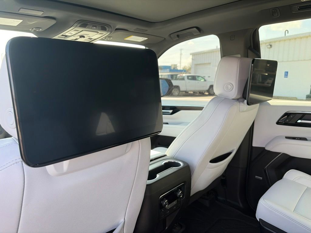 Used 2025 Chevrolet Tahoe Premier AWD/4WD image 15