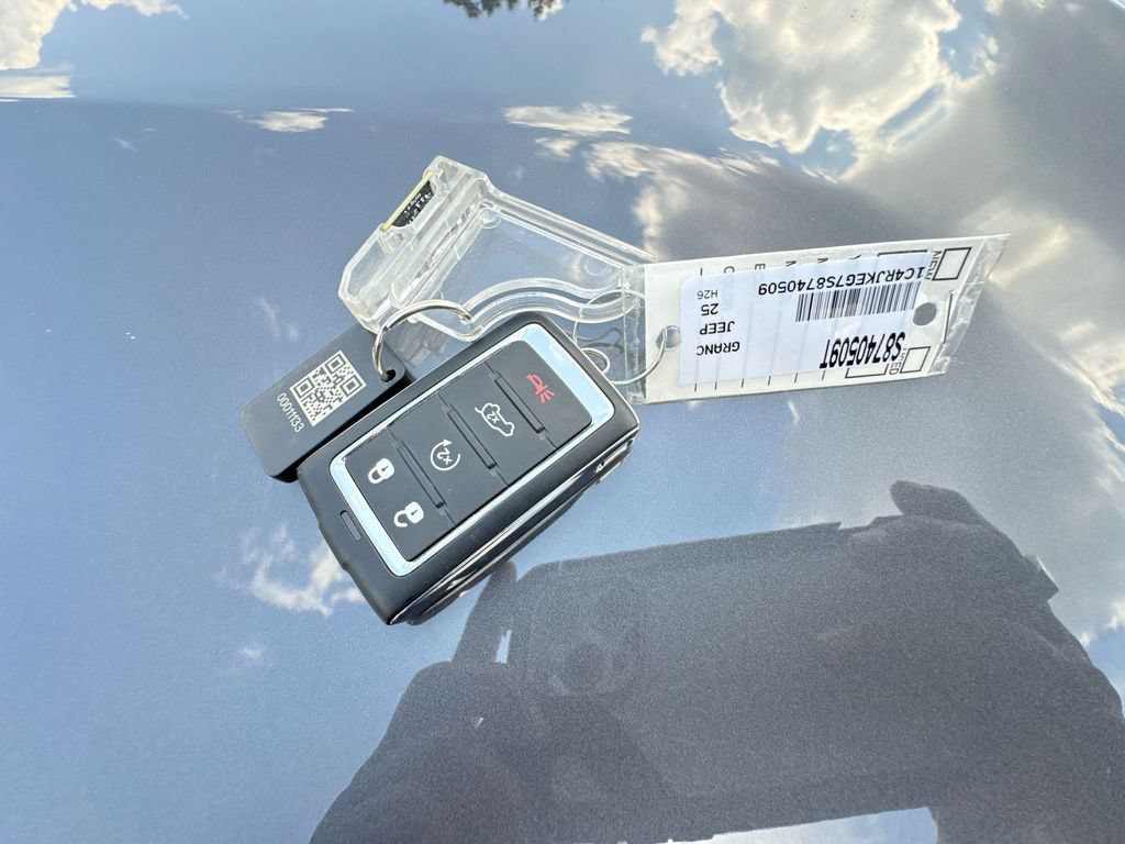 Used 2025 Jeep Grand Cherokee L Summit AWD/4WD image 36