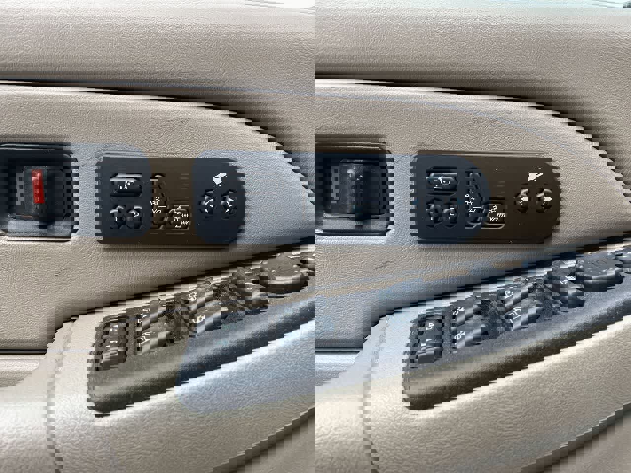 Used 2005 Chevrolet Suburban LT w/ Preferred Equipment Group image 23