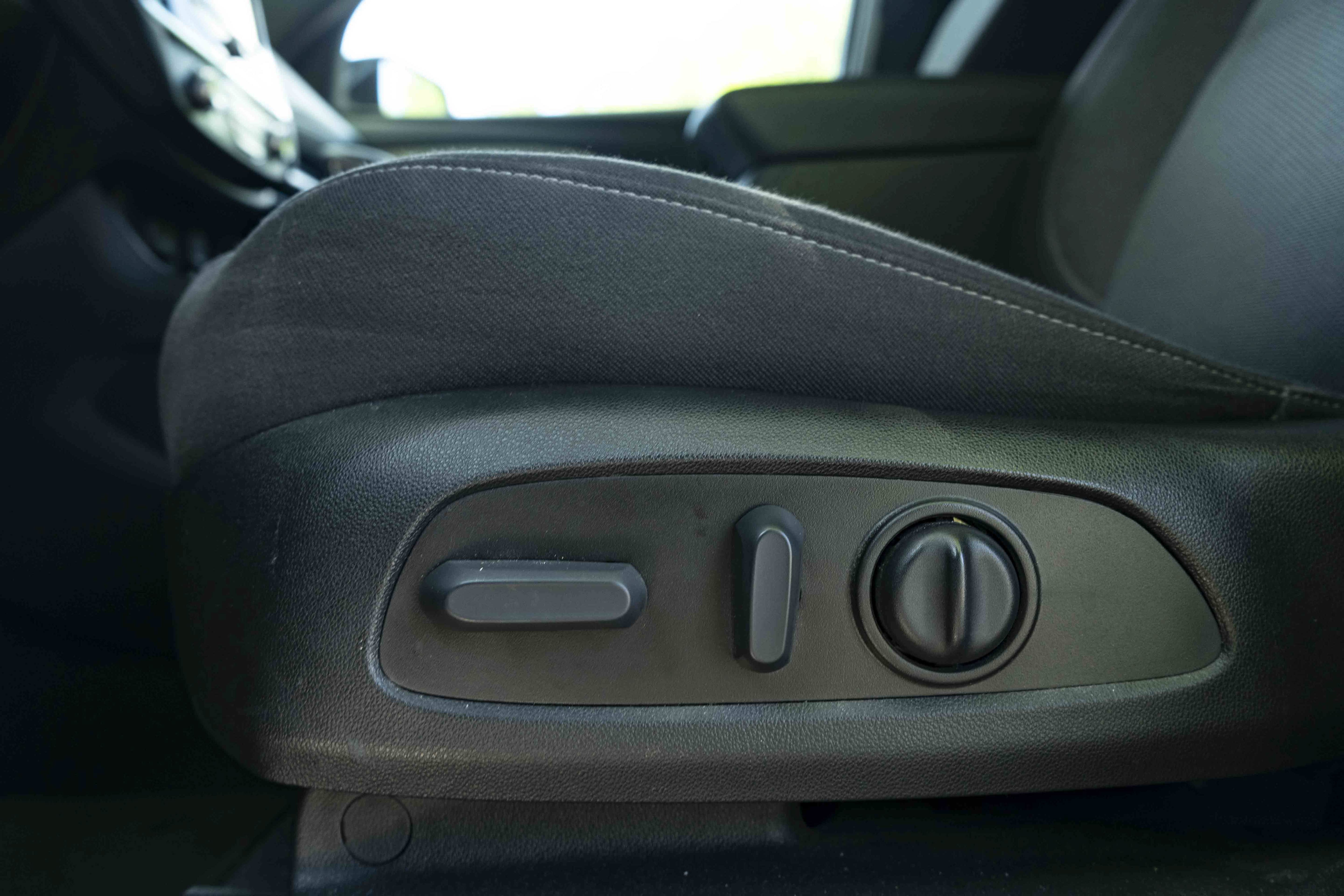 Used 2023 Chevrolet Traverse LT FWD image 39