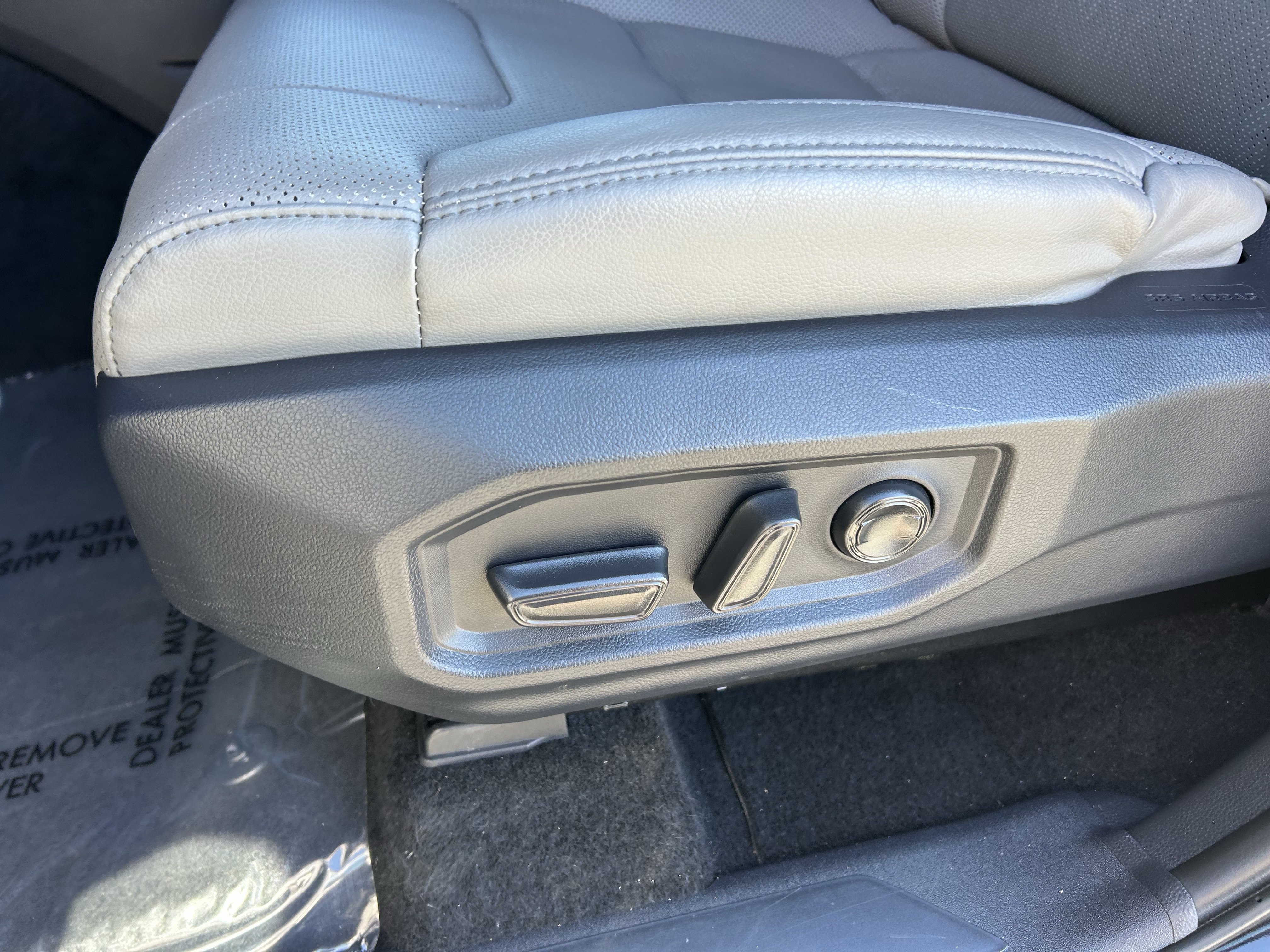 Used 2024 Toyota Tundra Limited AWD/4WD image 16