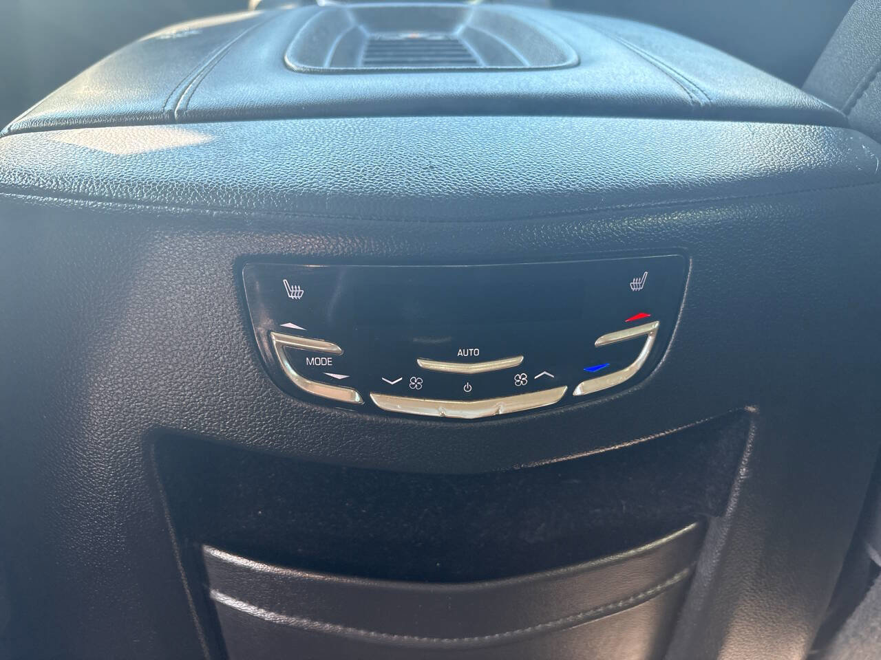 Used 2018 Cadillac Escalade 2WD image 19