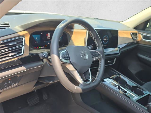 Used 2024 Volkswagen Atlas SE w/ Black Wheel Package FWD image 11