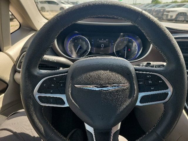 Used 2023 Chrysler Voyager LX FWD image 13