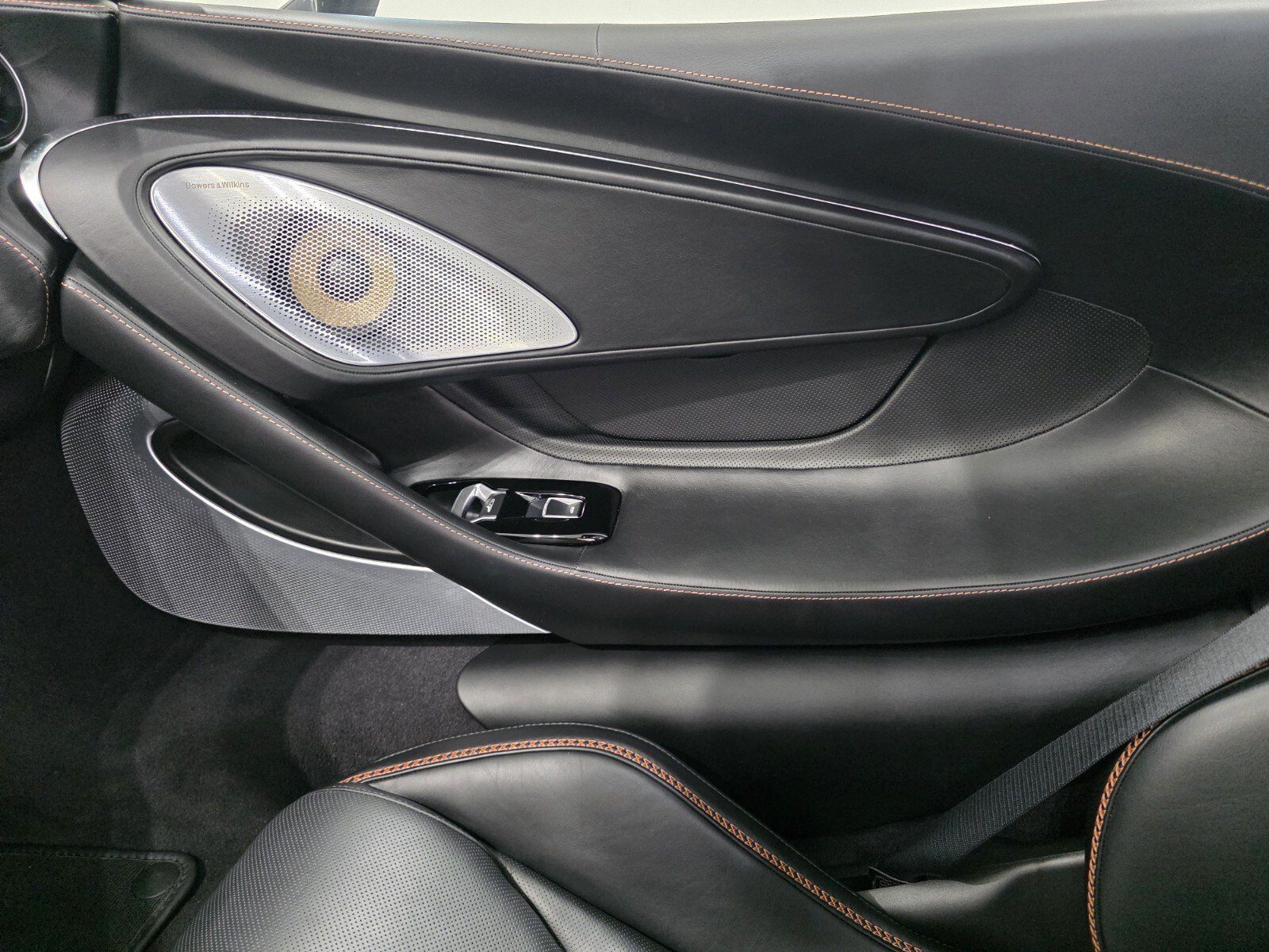 Used 2023 McLaren GT RWD image 16