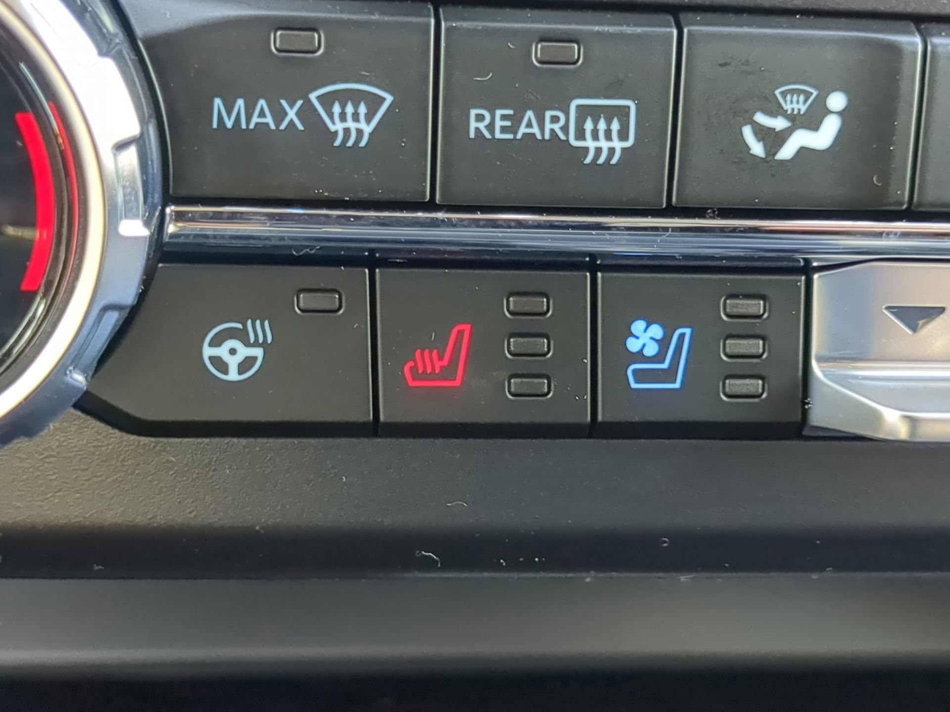 New 2026 Ford F250 Lariat w/ Black Appearance Package image 58