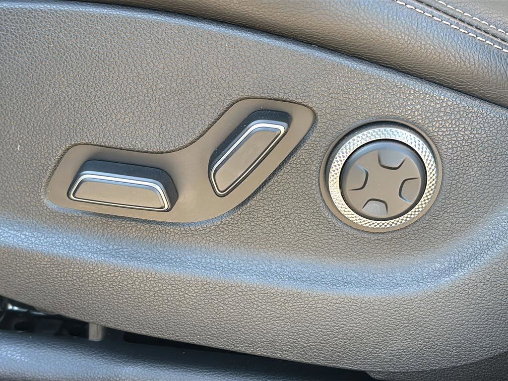 Certified 2026 Genesis GV70 2.5T AWD/4WD image 16
