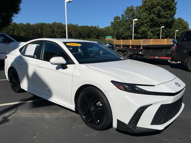 Used 2025 Toyota Camry SE FWD image 5