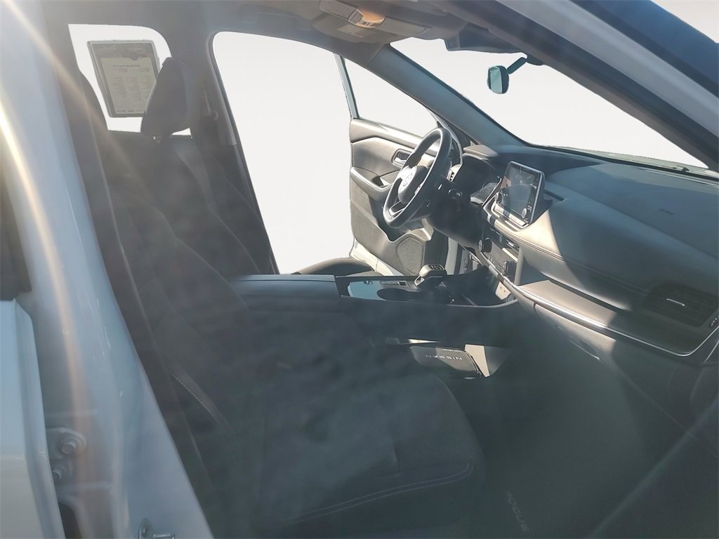 Used 2024 Nissan Rogue SV image 15