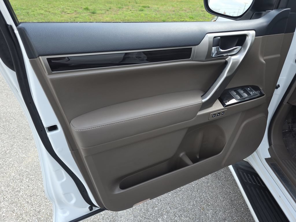 Used 2017 Lexus GX 460 AWD/4WD image 15