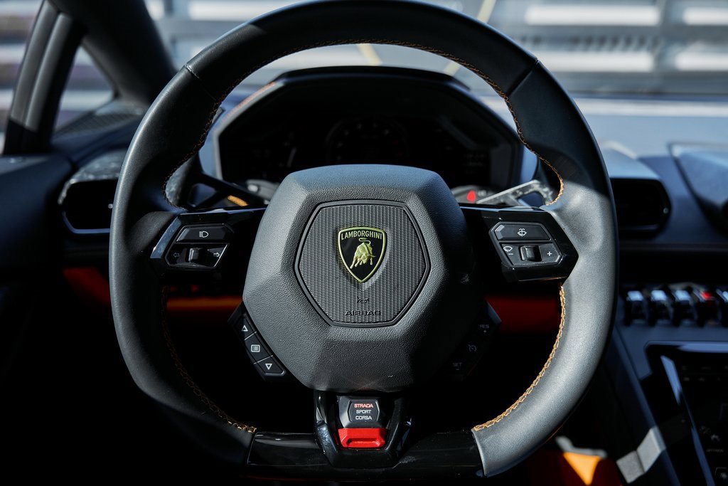 Used 2020 Lamborghini Huracan EVO image 44