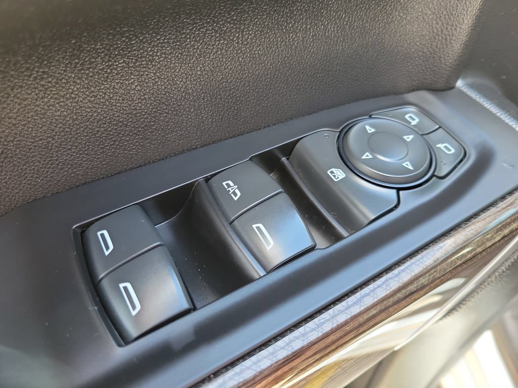 Used 2020 Chevrolet Silverado 1500 LT AWD/4WD image 16