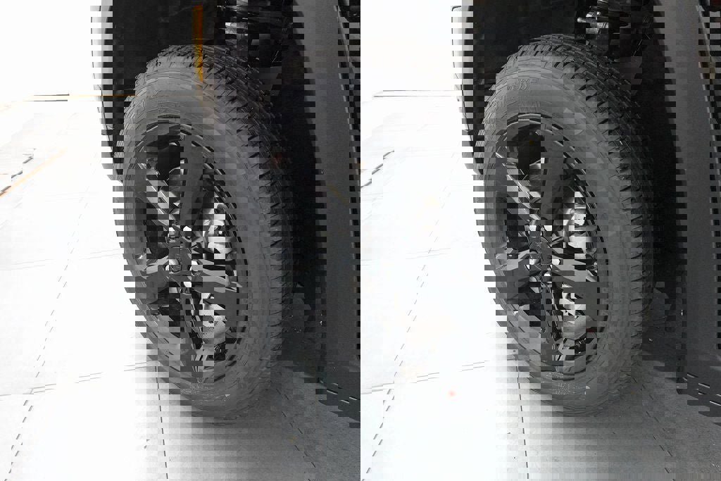 New 2025 Jeep Grand Cherokee L Limited w/ Luxury Tech Group II image 30