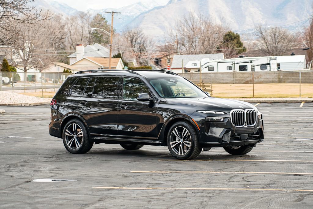 Used 2023 BMW X7 xDrive40i w/ M Sport Package image 3