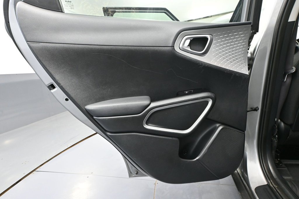 Used 2023 Kia Soul LX w/ LX Technology Package FWD image 28