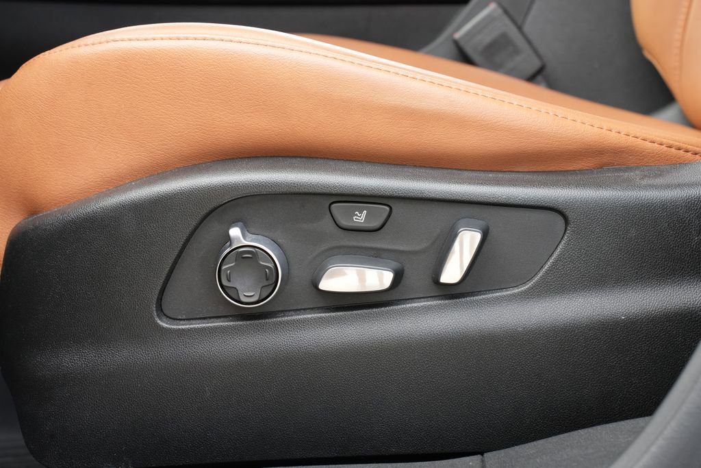 Used 2021 Cadillac XT4 Premium Luxury image 14