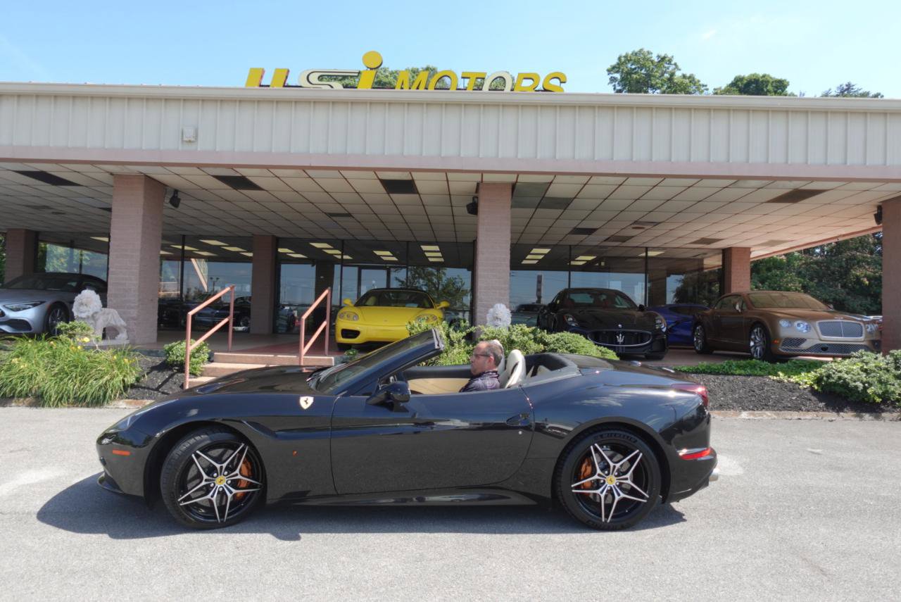 Used 2015 Ferrari California T RWD image 7