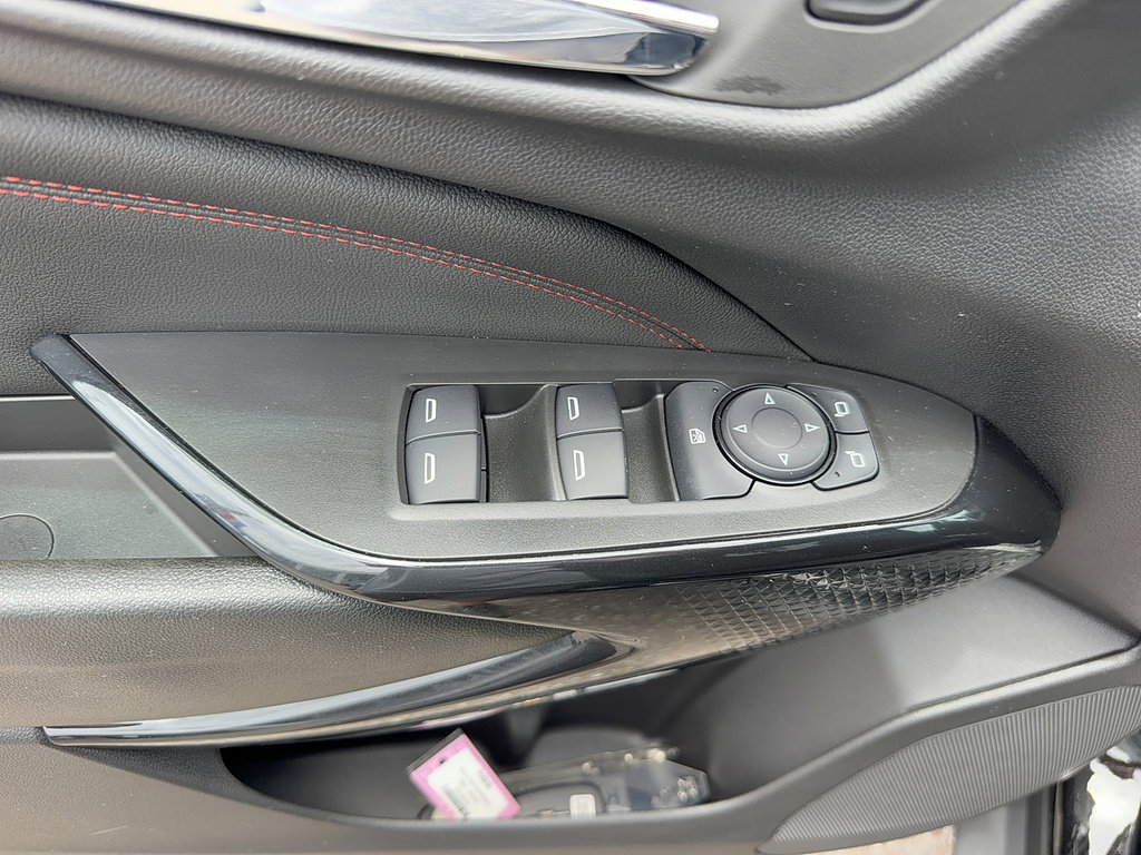 Used 2025 Chevrolet Trax RS w/ Sunroof Package FWD image 10